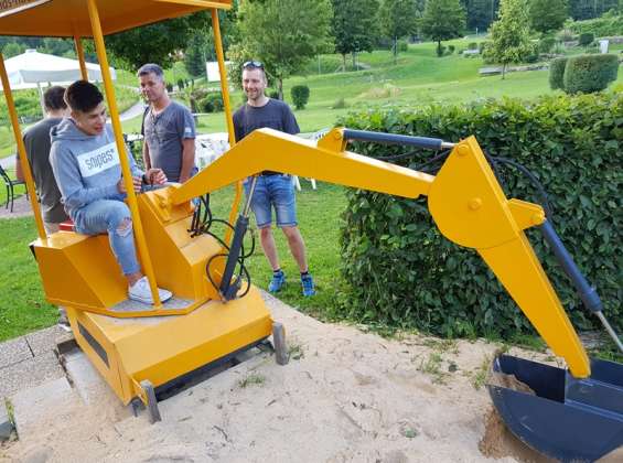 Maler Fleig AG - Maler Aargau - Maler Rheinfelden - Maler Hellikon - Lasuren - Gipserarbeiten - Fassaden - Garagentor - Gerüstbau - Beschriftungen - Schimmelsanierungen - Giessharz - Bodenbeschichtungen - Borkenkäferbekämpfung - Bitumenanstrich - Brandabschottungen - Farbkonzept durch Fotomontage - Maler und Gipser Verband - Maler Lehrbetrieb - Malerbetrieb Schweiz